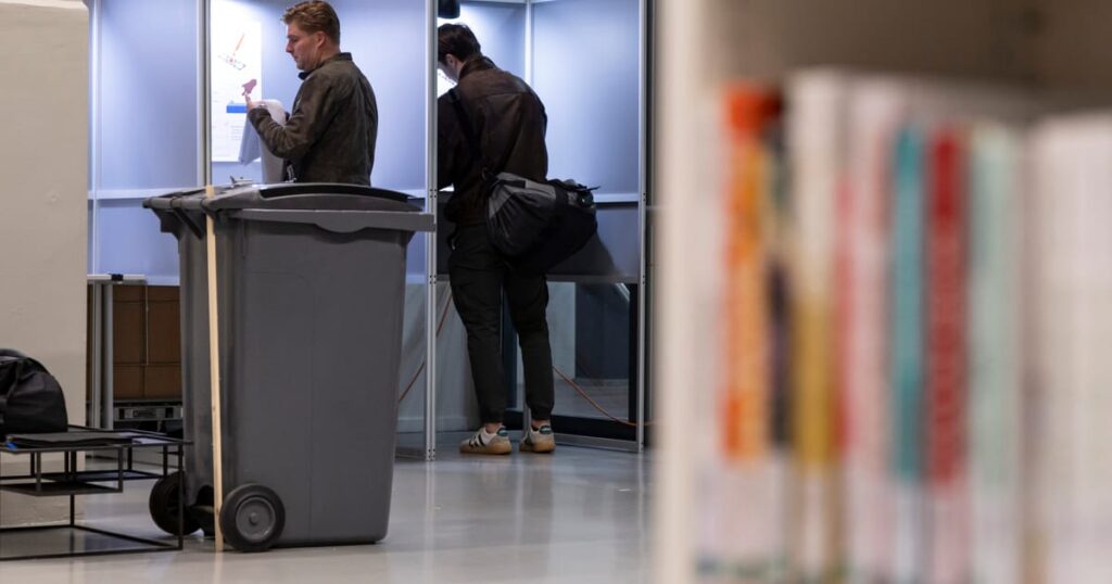 Ahogy Hollandia a központba költözik, Brüsszel figyel