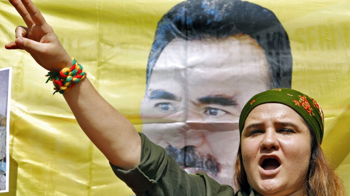 A PKK kurd militáns csoport feloszlatását és a törökországi felkelés végét jelentette be