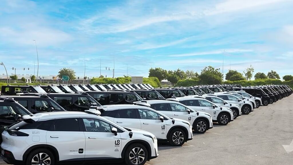 A vezető nélküli robotaxis útra kelt Abu Dhabiban az Uber és a WeRide együttműködésében