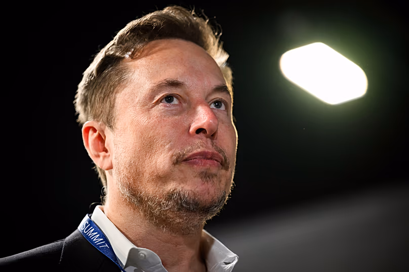 FÁJL: A Tesla és a SpaceX vezérigazgatója, Elon Musk részt vesz az AI Safety Summit első plenáris ülésén a Bletchley Parkban 2023. november 1-jén, szerdán az angliai Bletchleyben. 
