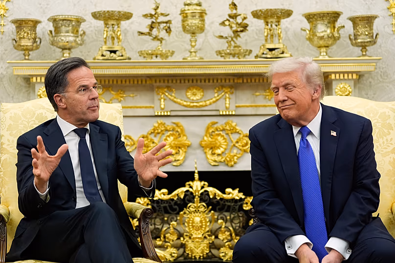 FÁJLÁS: Donald Trump amerikai elnök Mark Rutte NATO-főtitkárral beszél a washingtoni Fehér Házban, 2025. március 13-án