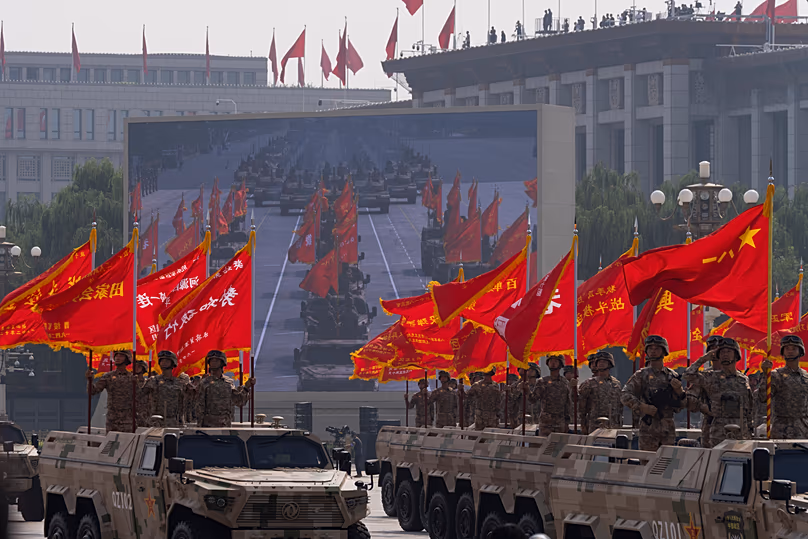 Katonai személyzet részt vesz a japán második világháború 80. évfordulója alkalmából rendezett felvonuláson Pekingben, 2025. szeptember 3-án.