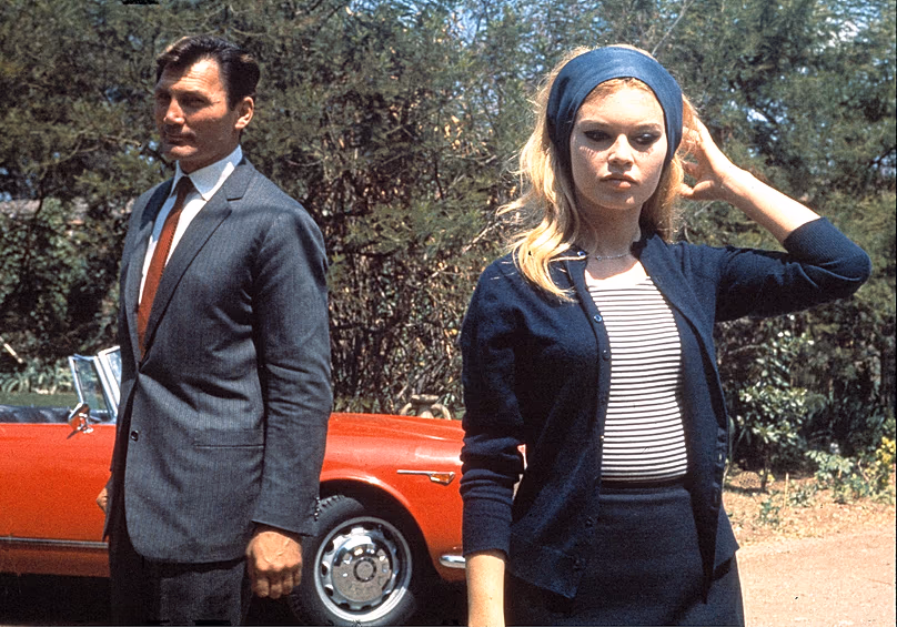 Brigitte Bardot francia színésznő Jack Palance színésszel a "Le Mepris" című film forgatása közben Rómában, 1963. május