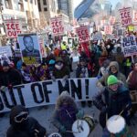 Ezrek tüntetnek, és több száz vállalkozás zár be az ICE jelenléte elleni tiltakozásul Minnesotában