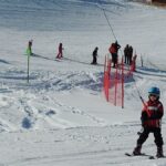 Egy francia alpesi síközpont egész télen ingyenes síelést kínál, hogy pénzt takarítson meg. Íme, miért