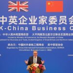 Trump szerint „nagyon veszélyes” az Egyesült Királyság számára Kínával való bánásmód, amikor Starmer Sanghajba érkezik