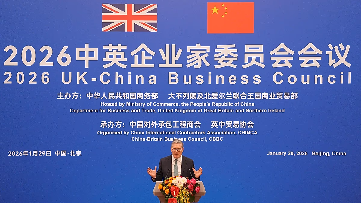 Trump szerint „nagyon veszélyes” az Egyesült Királyság számára Kínával való bánásmód, amikor Starmer Sanghajba érkezik