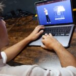 A Google és a chatbot indítja a Character.AI-t a tizenévesek öngyilkossága miatti perek rendezésére