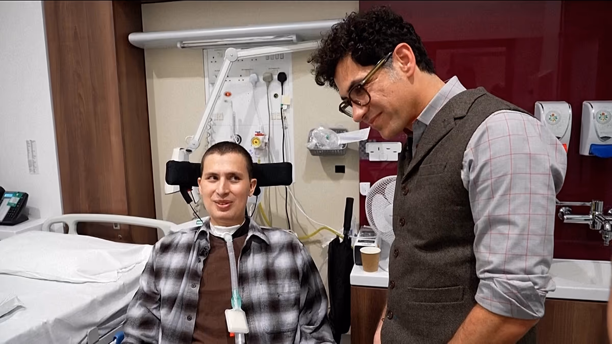 A bénult brit diák gondolataival irányítja a számítógépet Elon Musk Neuralink agyimplantátumával