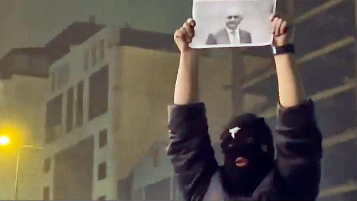 Ahogy az iráni tiltakozások folytatódnak, vírusos pletykák árasztják el az internetet, íme a főbbek