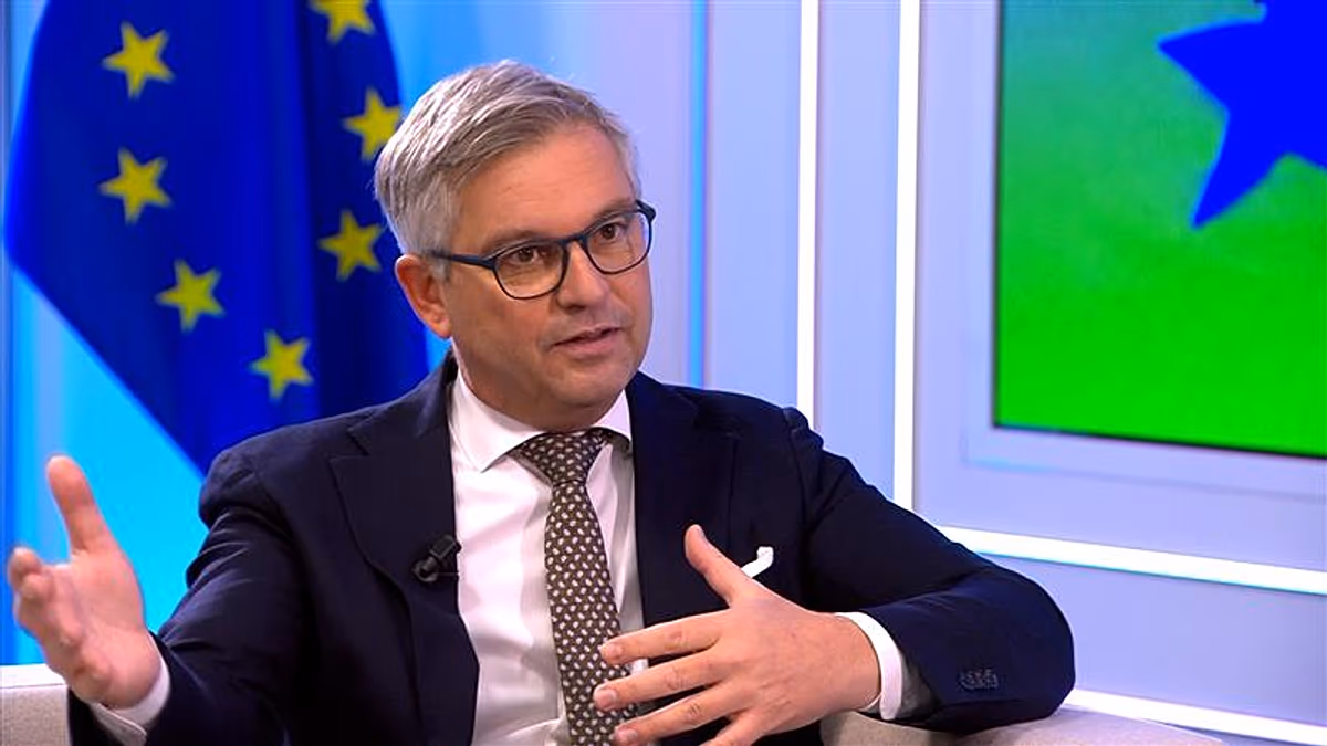 Az EU migrációs biztosa: „Vissza kell az emberek bizalmát”