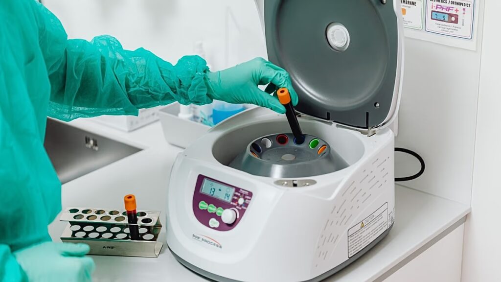 Az EU új biotechnológiai tervet mutatott be globális versenyképességének fokozása és a Kínával és az Egyesült Államokkal szembeni szakadék csökkentése érdekében