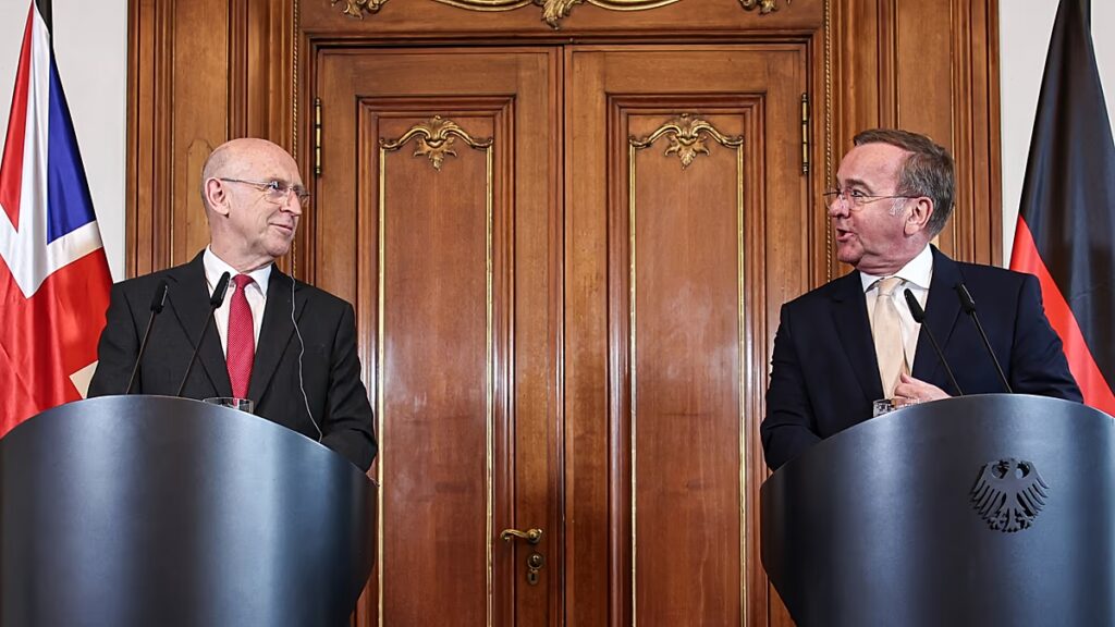 Berlin és London 60 millió euró feletti értékű tüzérségi fegyverek vásárlásával erősíti a katonai együttműködést