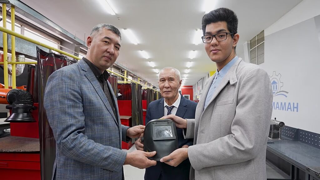 Egy hegesztőcsalád bemutatja, miért számít még mindig a szakképzettség Kazahsztánban