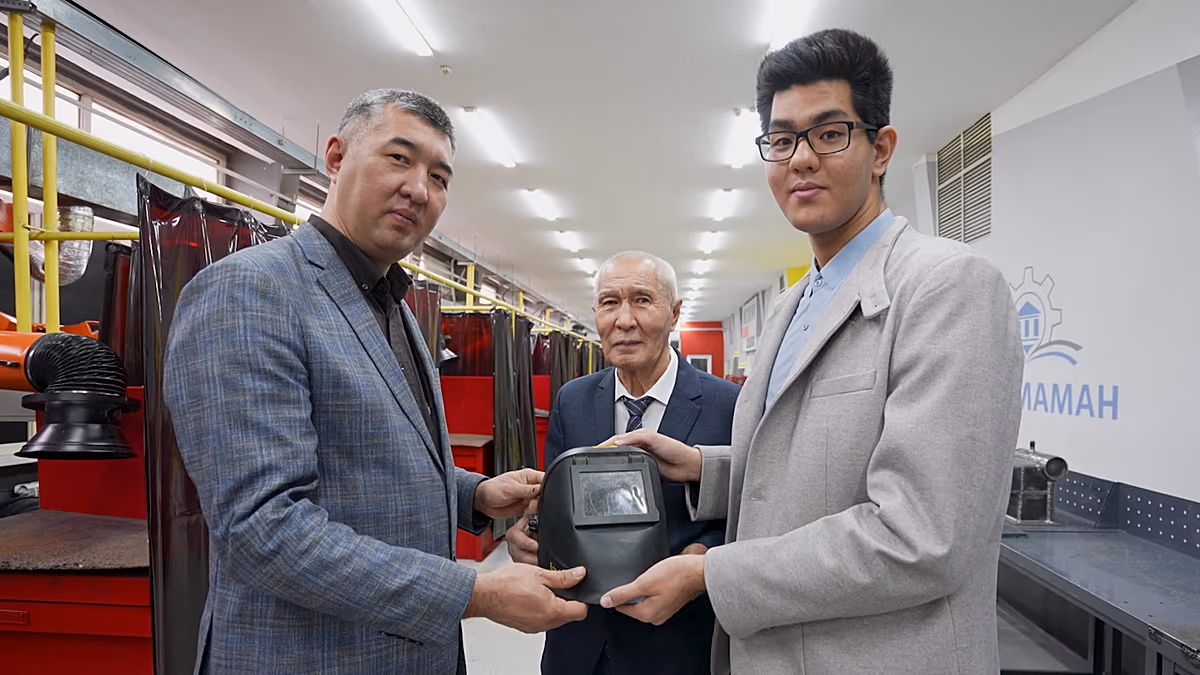 Egy hegesztőcsalád bemutatja, miért számít még mindig a szakképzettség Kazahsztánban