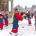 Japán: Hagyományos rizsütő ceremónia a havas Aomori faluban