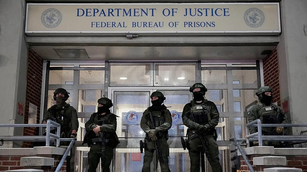 Maduro „jó éjszakát” és „boldog új évet” kíván az amerikai ügynököknek a megjelent klipben