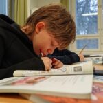 Több évtizedes médiaműveltség-tanítás után Finnország olyan készségekkel ruházza fel a tanulókat, amelyek segítségével felismerhetik az AI mélyhamisításait