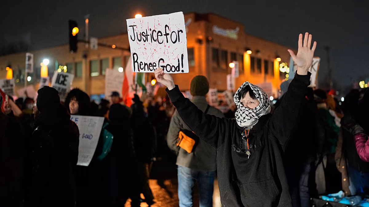 Több százan tüntetnek Minneapolisban az ICE tiszt halálos lövöldözése miatt