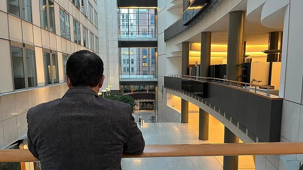 Toni Comín: Ismerkedjen meg a „szellem” európai parlamenti képviselővel, aki jogi bizonytalanságban él