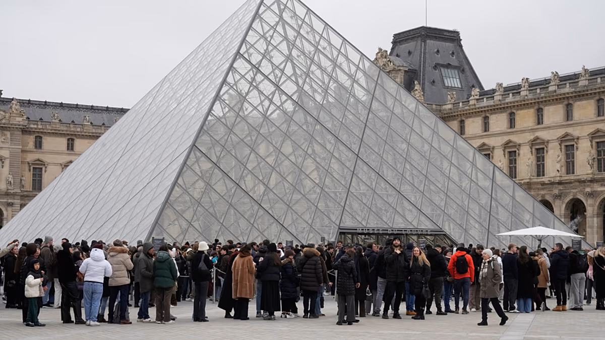 10 millió eurós jegyvásárlási csalás a Louvre múzeumban: kilenc ember ellen nyomoznak