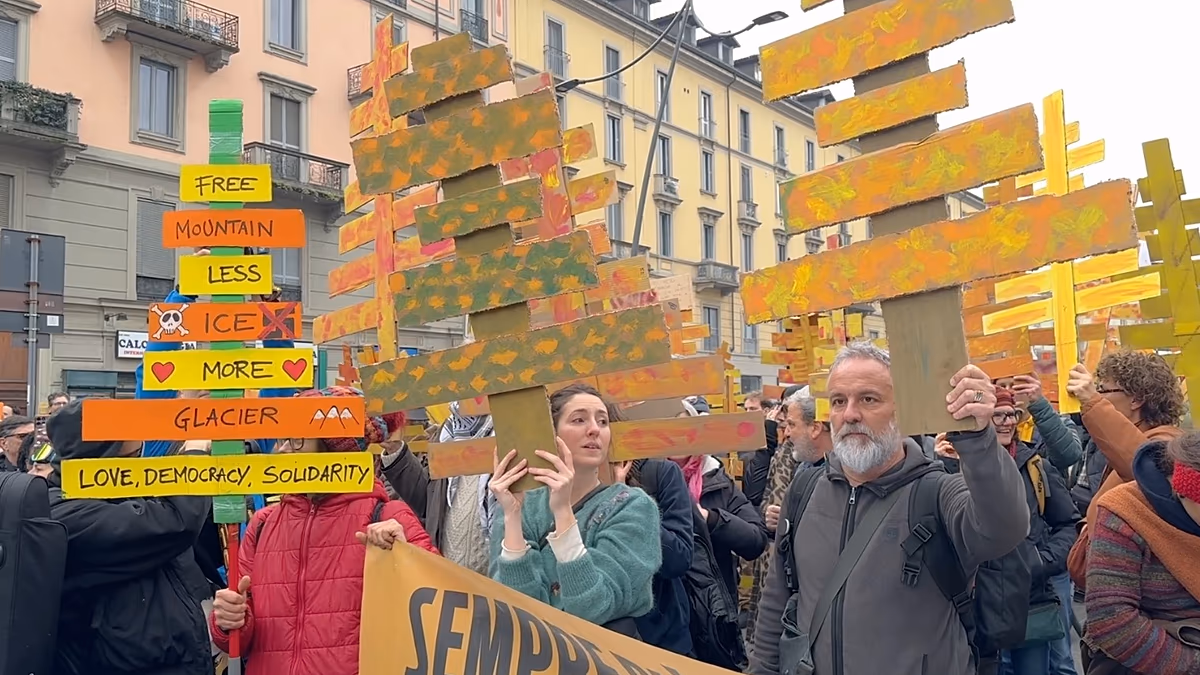 Milánói tüntetők a környezeti és gazdasági szempontból „fenntarthatatlan” téli olimpia ellen tüntetnek