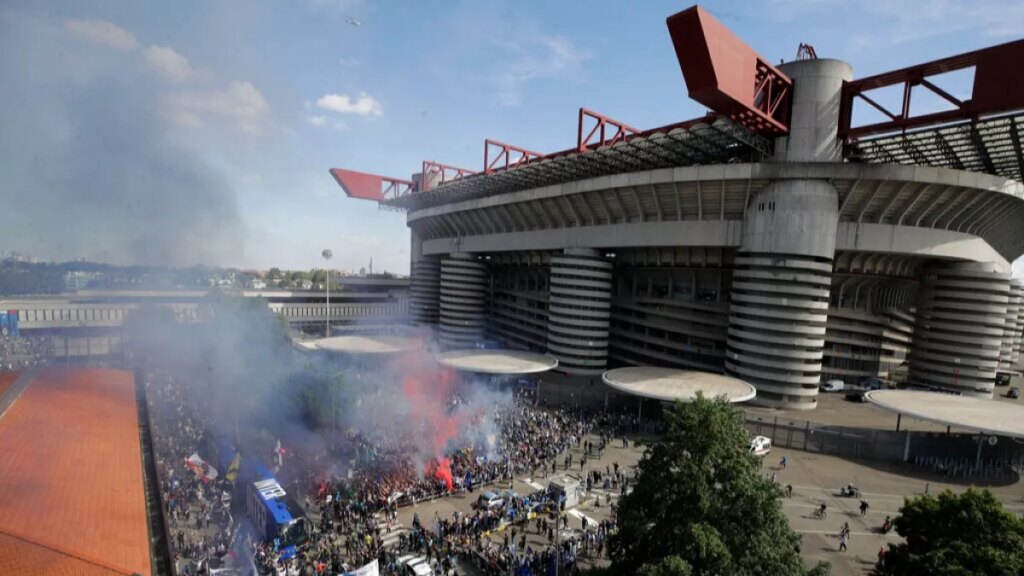 A San Siro stadiont lebontják, miután eladták az AC Milannak, és jóváhagyták az Intert