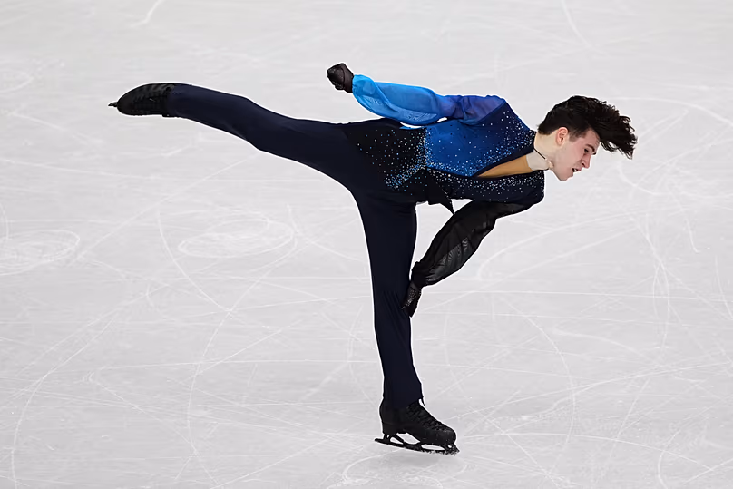 Mihail Shaidorov ügyes pörgetésekkel és ugrásokkal ragadja magával a közönséget szabadprogramja során.