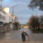 A heves esőzések áradásokat, evakuálásokat és autópálya-összeomlást okoztak Portugáliában