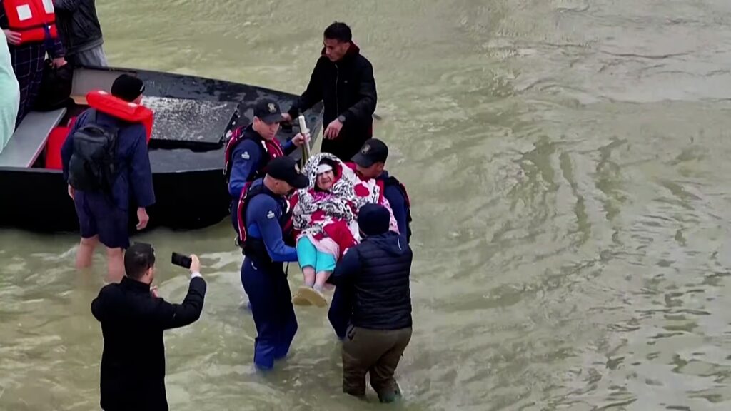 A súlyos áradások Marokkó északi részén több mint 50 000 embert kényszerítettek ki