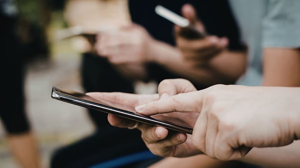 Az Európai Bizottság, az Interpol és 100 másik személy a mesterséges intelligencia meztelenítésére szolgáló eszközök betiltására szólít fel