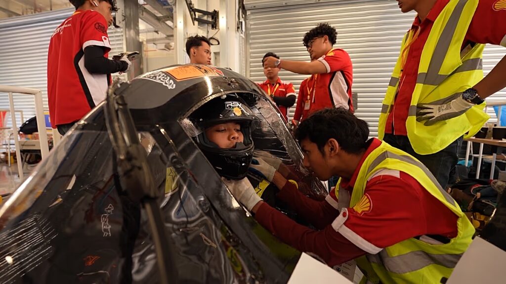 Az üzemanyag-hatékonyságért folyó verseny a katari F1-es pályákra viszi a diákokat