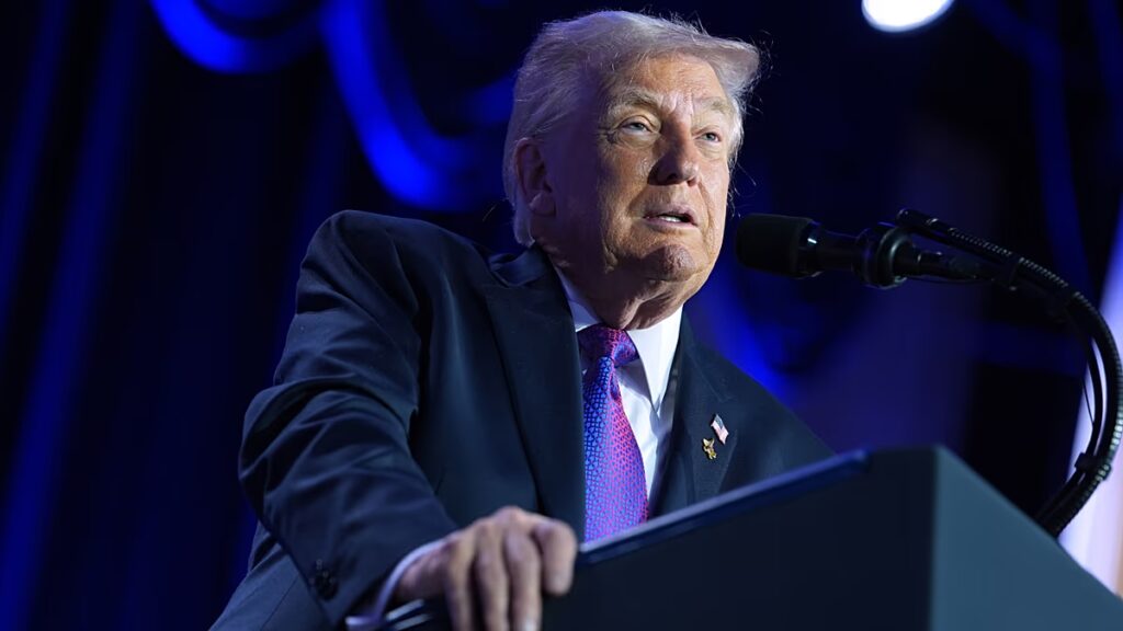 Donald Trump weboldalt mutatott be az Egyesült Államokban, ahol csökkentett áron vásárolhatnak gyógyszereket