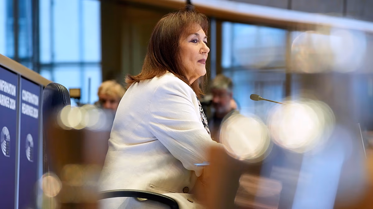 Franciaország szerint a Bizottságnak nincs „felhatalmazása”, hogy csatlakozzon a Béketanács üléséhez, mivel Brüsszel továbbra is dacos