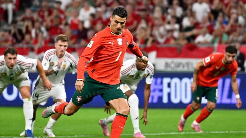 Ronaldo újabb rekordot döntött azzal, hogy első milliárdos labdarúgó lett