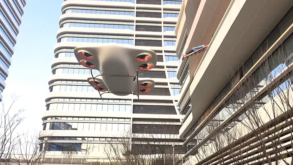 Kína bemutatta az UFO-alakú eVTOL járművet, amely városi felszállásra is képes