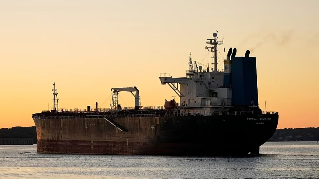 A Trump-kormány felfüggesztheti a Jones-törvényt az olajárak szárnyalásának megfékezése érdekében