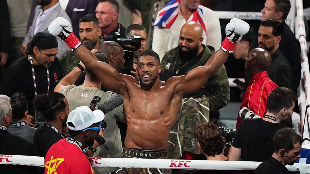 A brit bokszoló, Anthony Joshua Nigériában marad, hogy felépüljön autóbaleset után – mondta a promóter