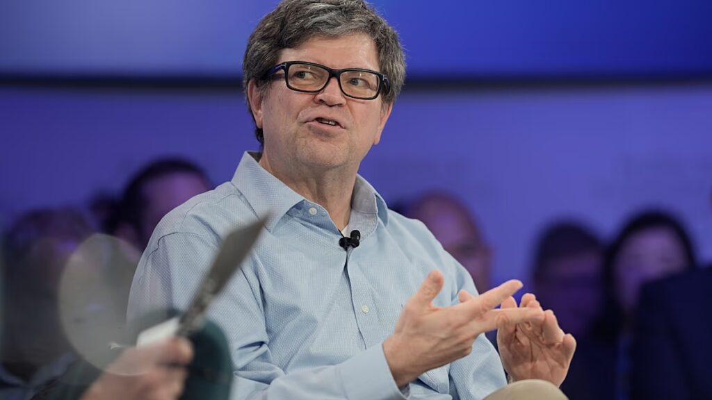 A francia mesterséges intelligencia „keresztapja”, Yann LeCun közel egymilliárd dollárt gyűjtött induló vállalkozások számára, hogy biztonságosabb mesterséges intelligenciát építsenek