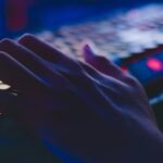 Az Oroszországhoz köthető hackerek európai tisztviselők üzenetküldő alkalmazásait veszik célba – figyelmeztetnek a titkosszolgálatok