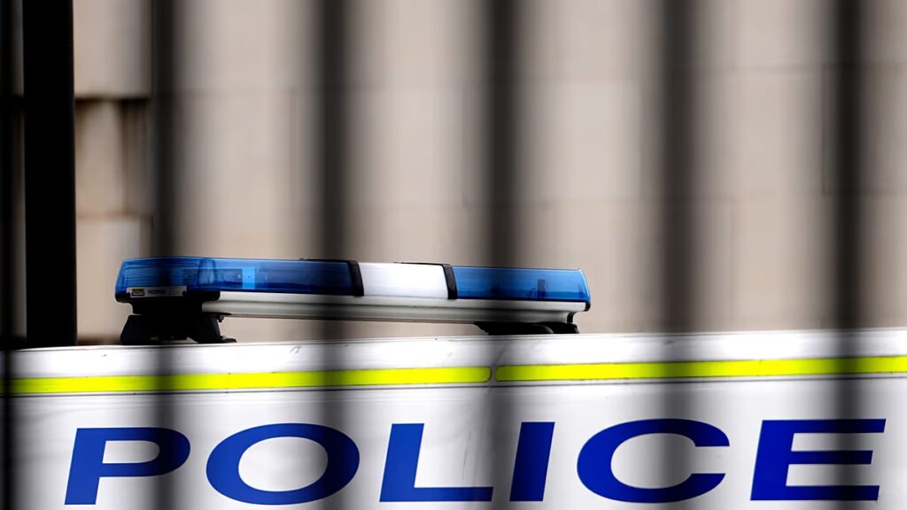 Letartóztattak egy férfit, aki autóval a tömegbe ütközött Derbyben, és hét ember megsérült