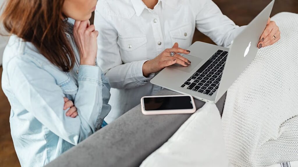 Miért tűnnek el a nők az európai technológiai munkaerőből?