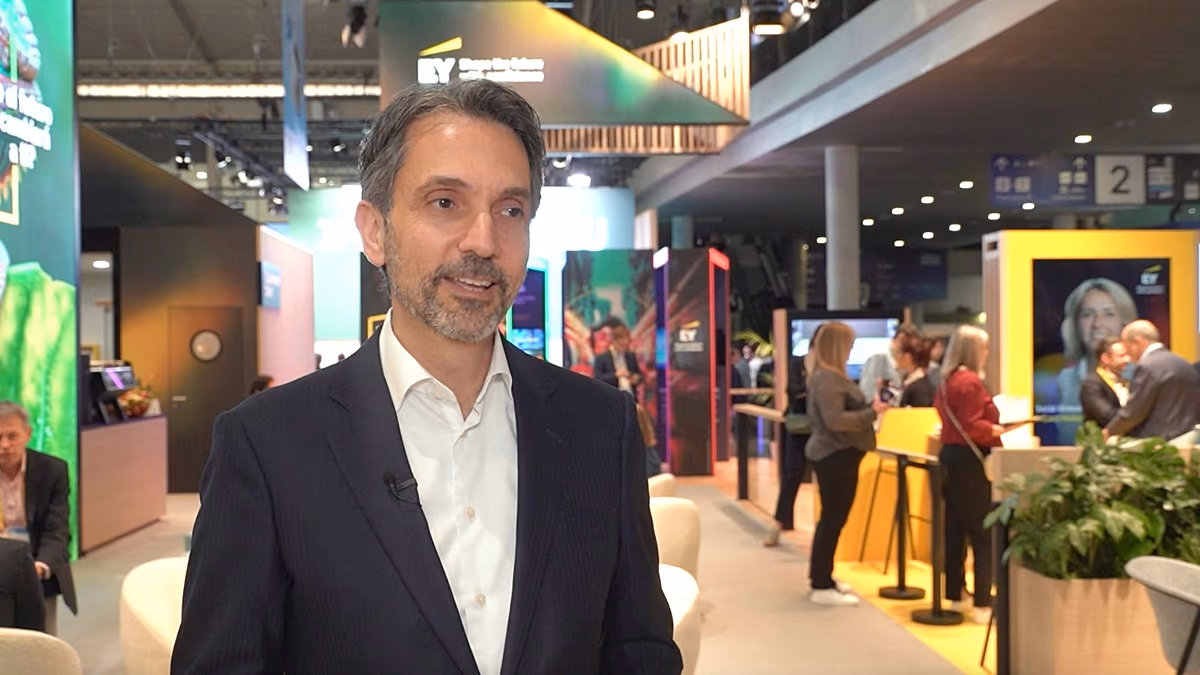 „A munkaerőnek el kell fogadnia a mesterséges intelligenciát”: Miért kulcsfontosságúak az emberek az MI-be integrált munka jövője szempontjából