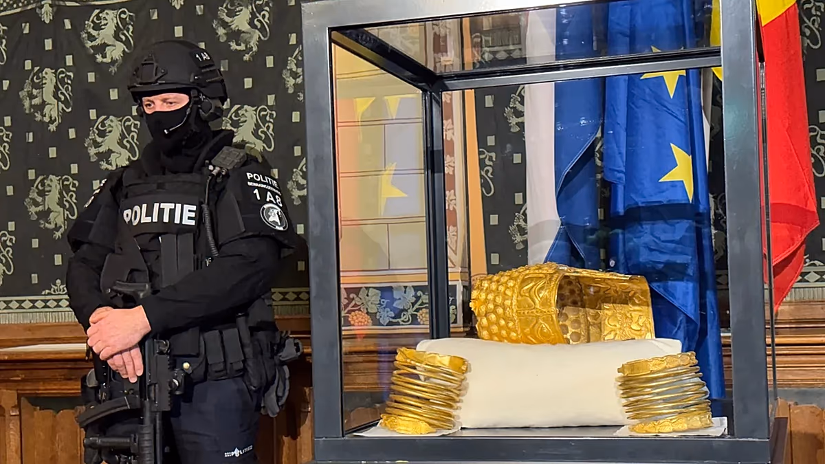 Előkerült a holland múzeumból ellopott, felbecsülhetetlen értékű, ősi aranysisak Romániából