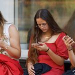 „A gyerekek megtalálják a módját, hogy megkerüljék”: az európaiak a közösségi média gyermekek számára javasolt tilalmáról