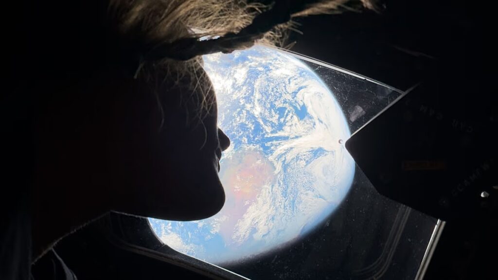 A NASA Artemis II legénysége elrepülve eléri a Hold láthatatlan túlsó oldalát