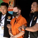 Indonézia kitoloncolta a „maffiafőnök” gyanúsítottját, Steve Lyonst, akit kábítószer-vád miatt keresnek Spanyolországban