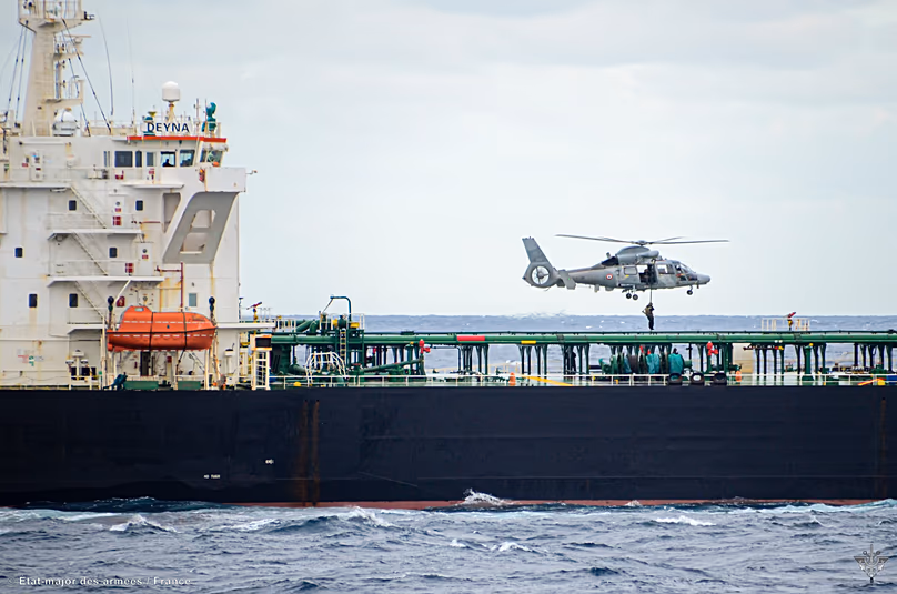 Egy francia katona helikopterről lezuhant a Deyna tankerre a Földközi-tengeren, a gyanú szerint Oroszország árnyékflottájának tagja, 2026. március 20.