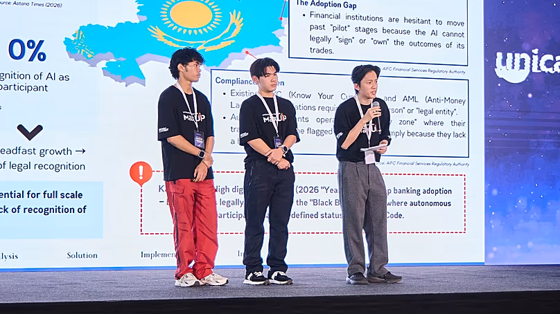 A különböző országok 23 egyeteméről érkező résztvevőket 2 ligába osztották: 10 angol nyelvű és 13 orosz nyelvű csoportba.