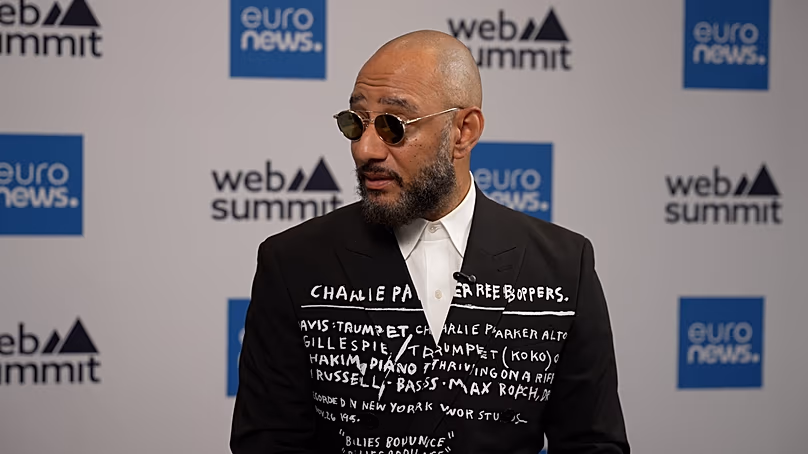 Swizz Beatz beszél az Euronews-nak a Web Summit Qatar 2026-on.
